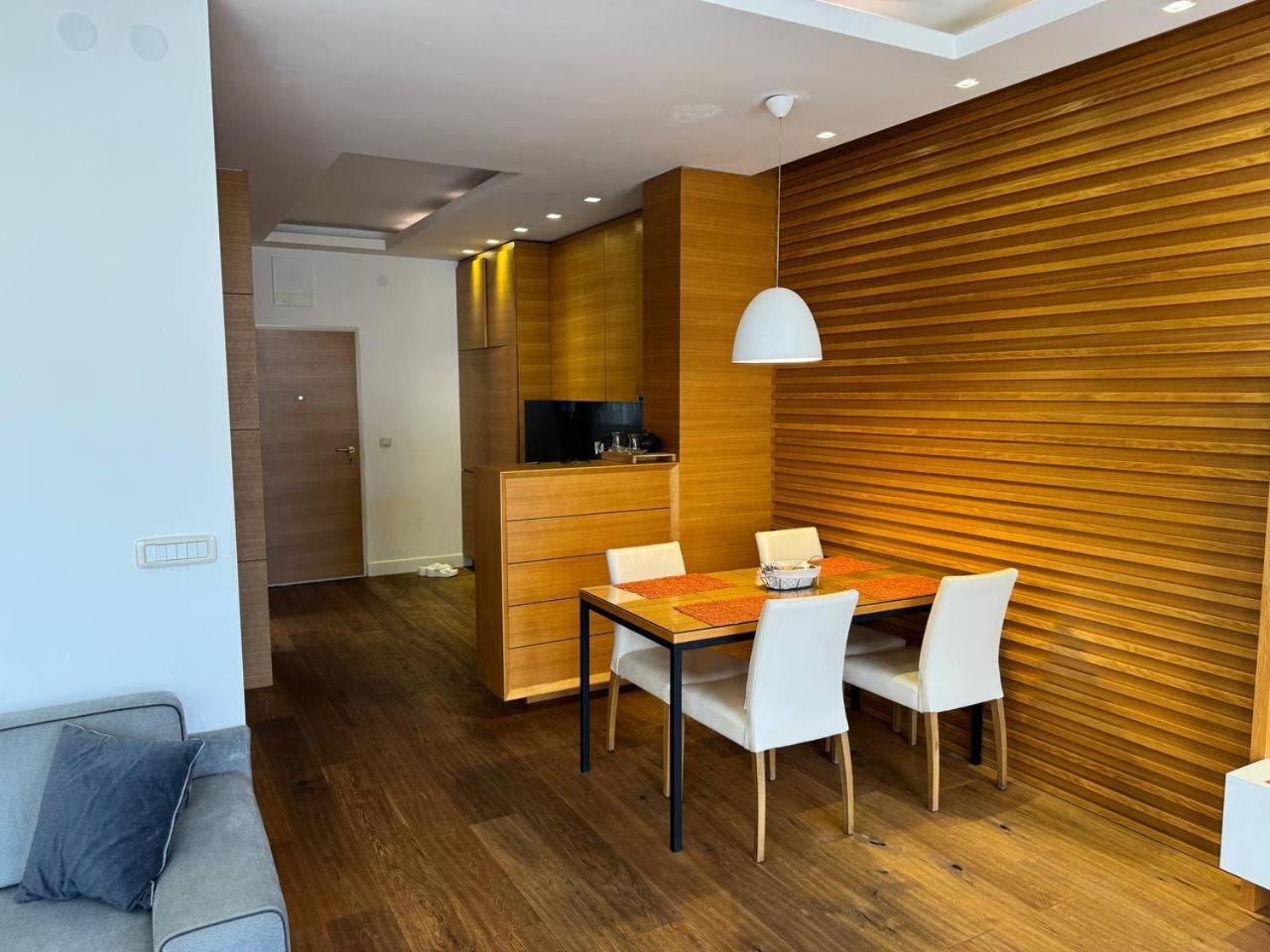 Apartment Sea & City
